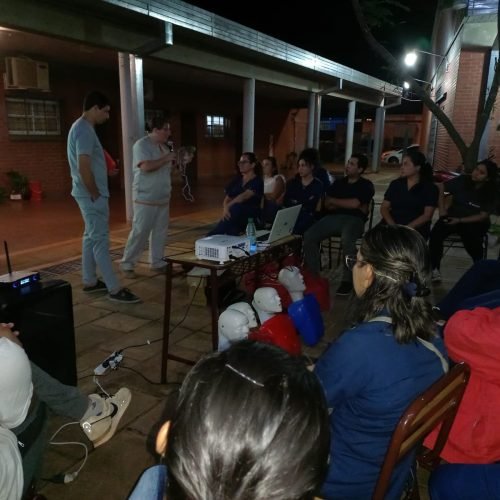 Reanimación Cardiopulmonar: Preparación Vital a Futuros Profesionales de Enfermería