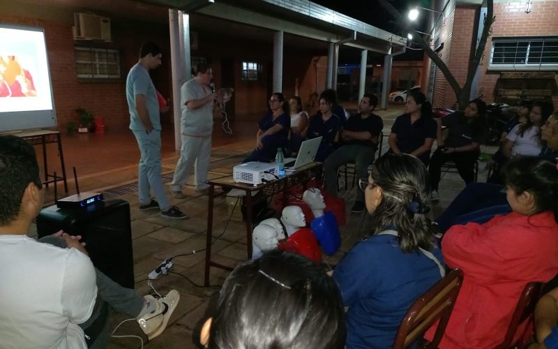 Reanimación Cardiopulmonar: Preparación Vital a Futuros Profesionales de Enfermería