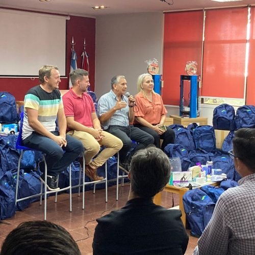 Entrega de Mochilas técnicas, para estudiantes de enfermería